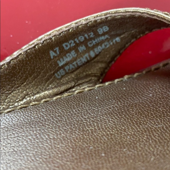 01:05 -  Vintage COLE HAAN G Series Nike Air Bronze Leather Slides - Picture 10 of 14